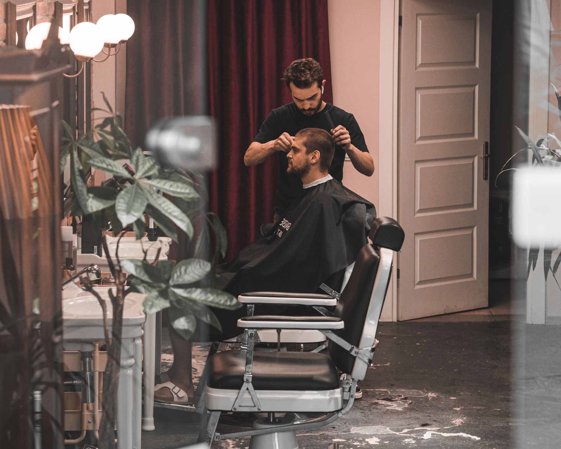 Strzyżenie męskie i modelowanie brody — barbershop